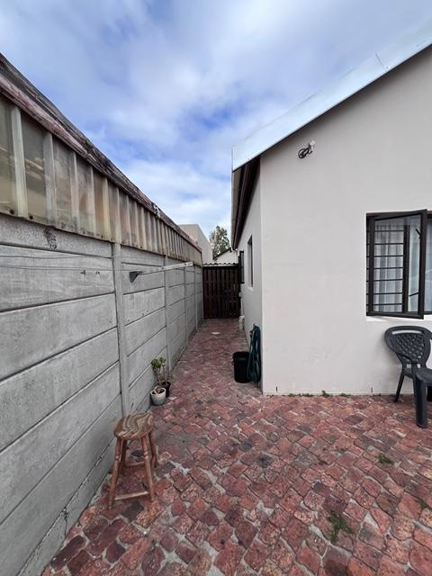 To Let 2 Bedroom Property for Rent in Pine Acres Western Cape